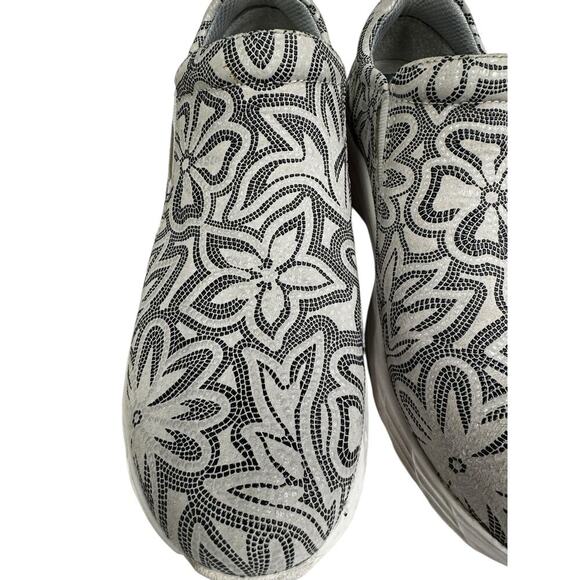 Nurse Mates Align Dorin Shoe White/Gray/Black Flowers Size 7M Slip Resistant - Picture 6 of 11